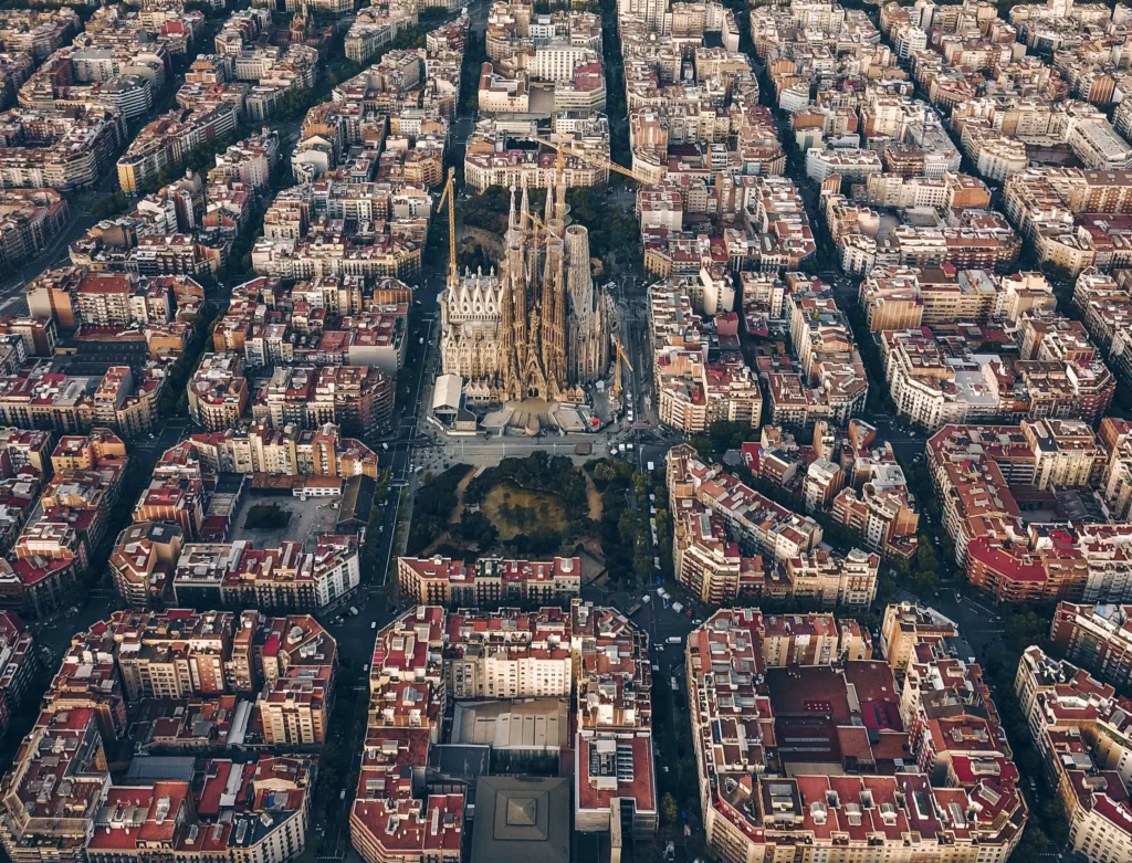 Letecký pohľad na Barcelonu a chrám Sagrada Familia